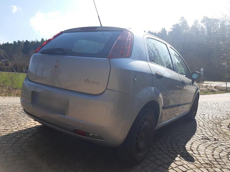 Gebraucht Fiat Grande Punto Active 65 PS (47 kW) 2009 Silber Kleinwagen