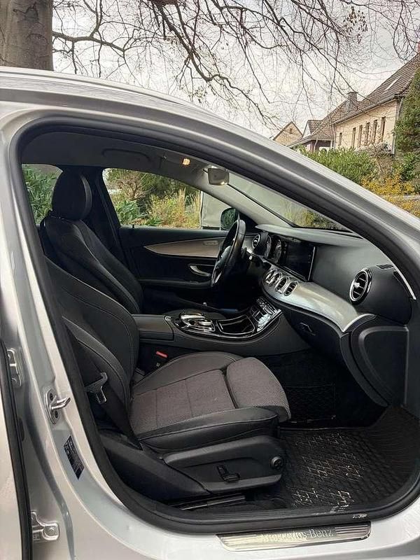 Gebraucht Mercedes E220 194 PS (142 kW) 2020 Silber Kombi