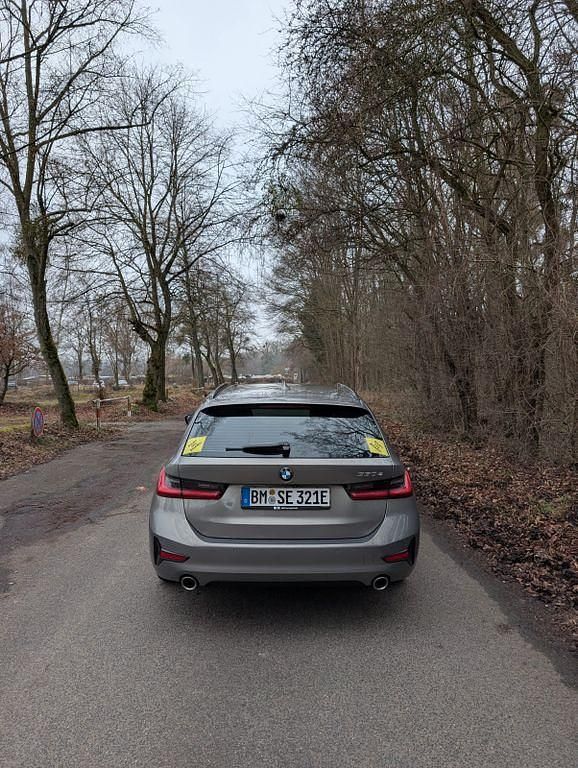 Gebraucht BMW 330e Sport Line 292 PS (214 kW) 2021 Grau Kombi