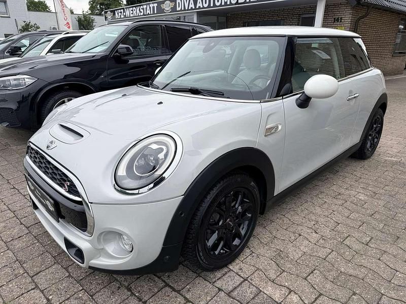 White silver Gebraucht 2016 Mini Cooper SD Kleinwagen | 16.999 € (Fairer Preis) - Bild 1/4