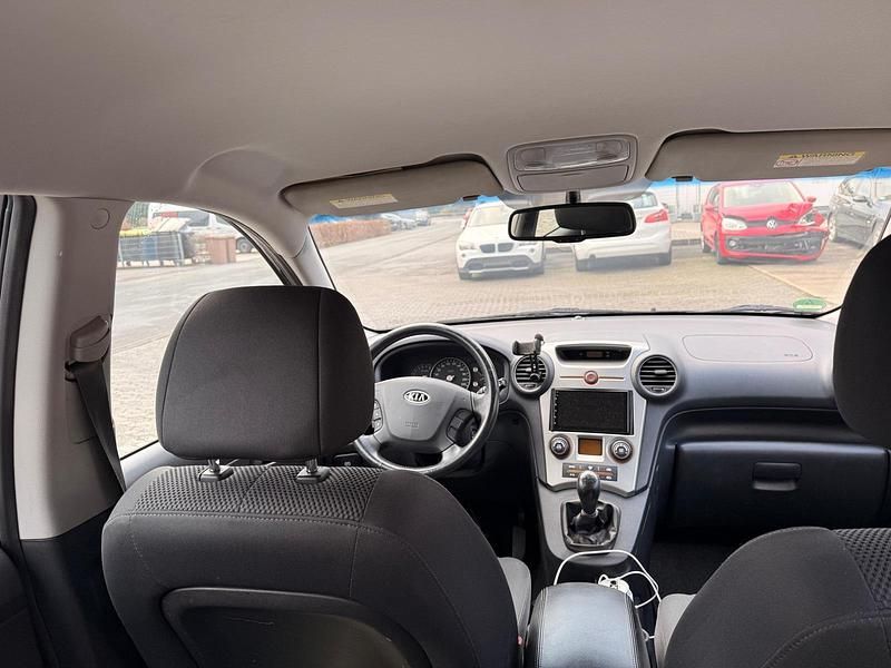 Gebraucht Kia Carens 144 PS (105 kW) 2009 Grau Van / Kleinbus