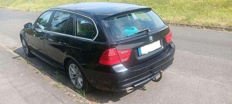 Gebraucht BMW 316 116 PS (85 kW) 2010 Schwarz Kombi