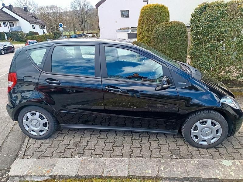 Gebraucht Mercedes A180 Elegance 116 PS (85 kW) 2010 Schwarz Van / Kleinbus