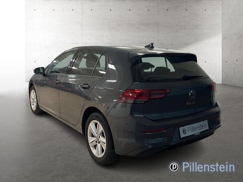 Gebraucht VW Golf Life 116 PS (85 kW) 2023 Grau Limousine