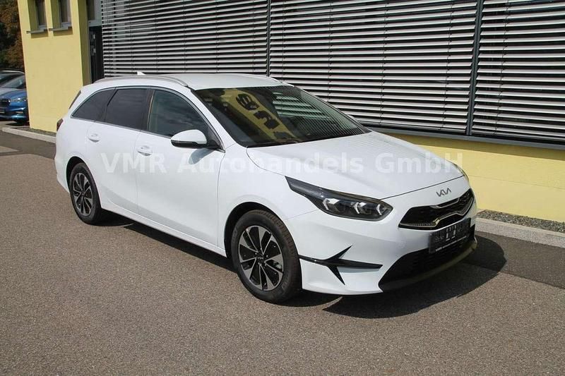 Neu Kia Ceed Sportswagon 140 PS (102 kW) 2025 Weiß Kombi