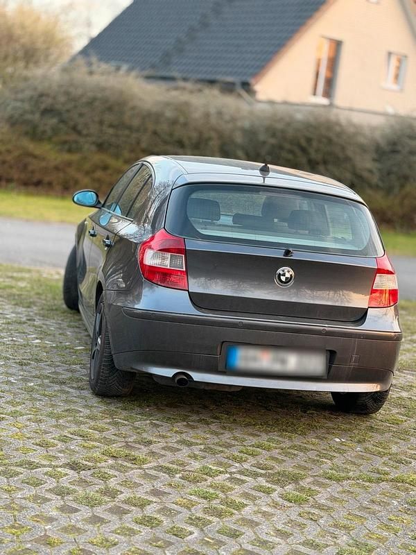 Gebraucht BMW 118 122 PS (89 kW) 2005 Andere farben Kleinwagen