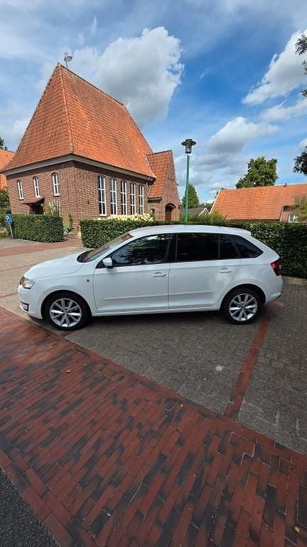 Weiß Gebraucht 2014 Skoda Rapid Drive Limousine | 4.690 € (Guter Preis) - Bild 1/4