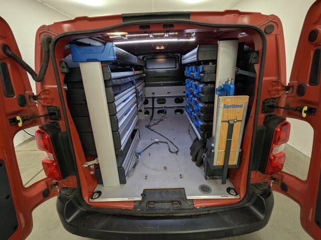 Rot Gebraucht 2020 Opel Vivaro Edition Van | 13.990 € (Fairer Preis) - Bild 1/4