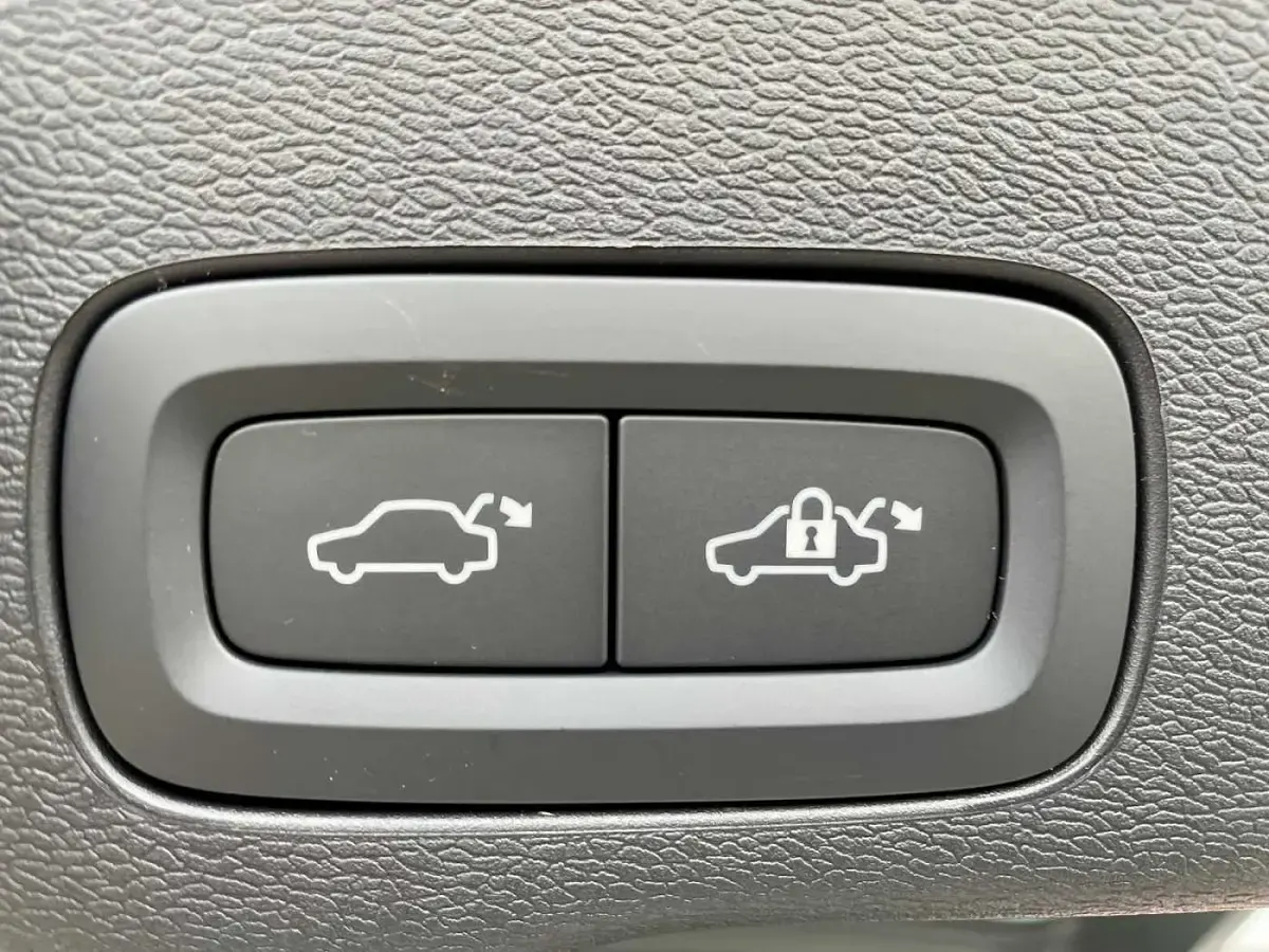 Gebraucht Volvo XC60 145 PS (106 kW) 2023 SUV