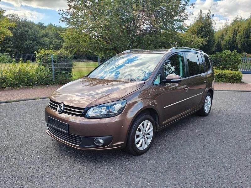 Braun Gebraucht 2011 VW Touran Highline Van / Kleinbus | 10.990 € (Teuer) - Bild 1/4