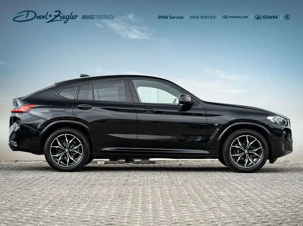 Gebraucht BMW X4 M Sport 245 PS (180 kW) 2025 Saphirschwarzmetallic SUV