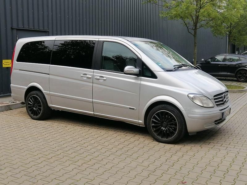 Silber Gebraucht 2007 Mercedes Viano Van / Kleinbus | 8.900 € (Fairer Preis) - Bild 1/4