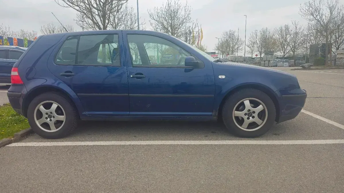 Używany VW Golf IV 105 KM (77 kW) 2003 Niebieski Hatchback