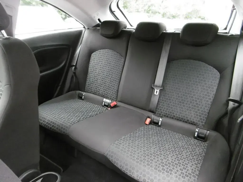 Gebraucht Opel Corsa Edition 69 PS (50 kW) 2018 Argon silber/ice silver (m2) Kleinwagen