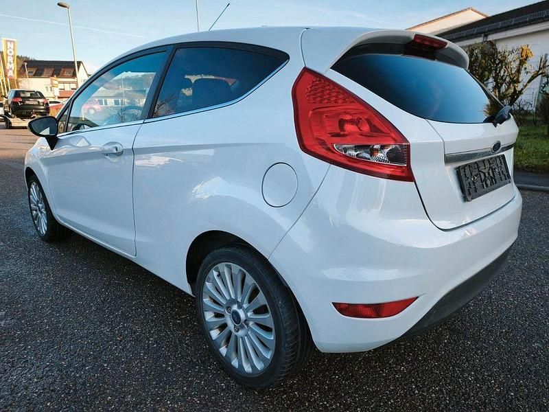 Gebraucht Ford Fiesta Titanium 120 PS (88 kW) 2009 Weiß Kleinwagen