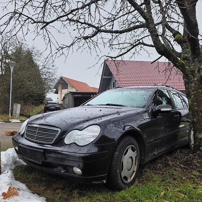 Schwarz Gebraucht 2003 Mercedes C180 Kombi | 900 € (Superpreis) - Bild 1/4