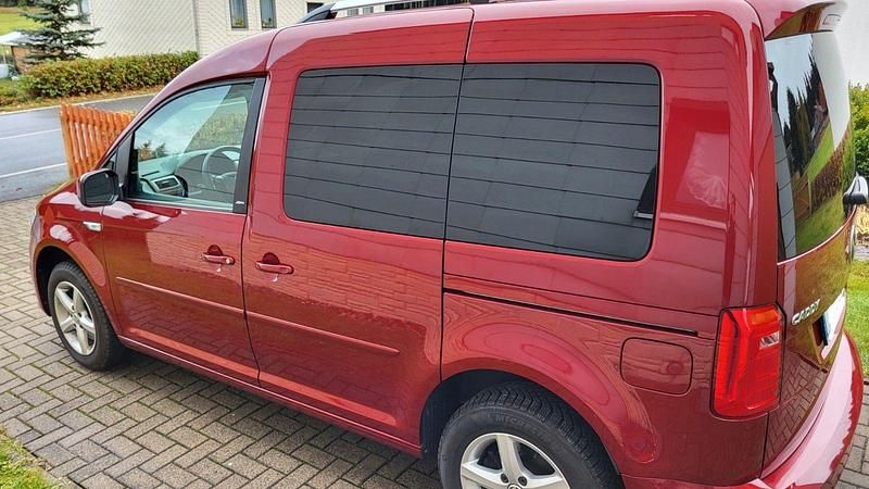 Rot Gebraucht 2019 VW Caddy Join Van / Kleinbus | 17.500 € (Fairer Preis) - Bild 1/4