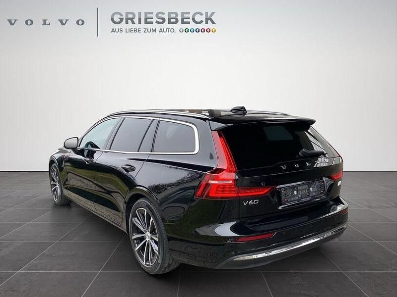 Gebraucht Volvo V60 Core 398 PS (292 kW) 2022 Black solid stone / solid Kombi