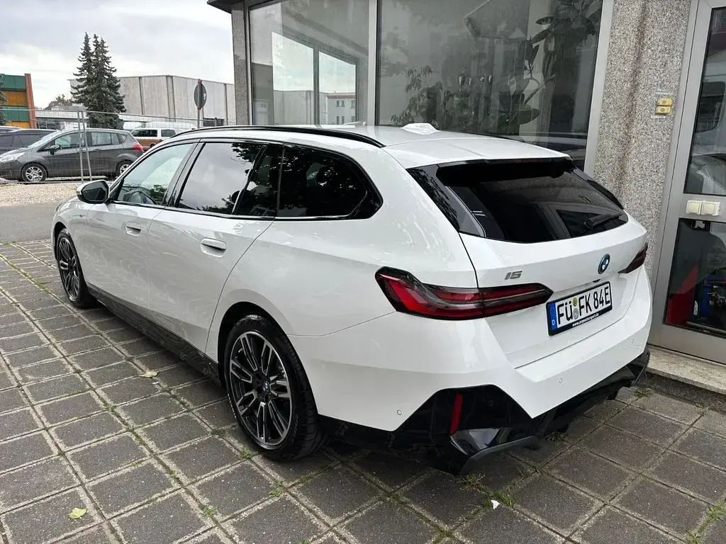 Gebraucht BMW i5 M Sport 250 kW (340 PS) 2024 Weiß Kombi