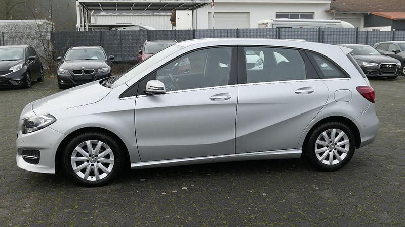 Gebraucht Mercedes B180 109 PS (80 kW) 2016 Silber Van / Kleinbus