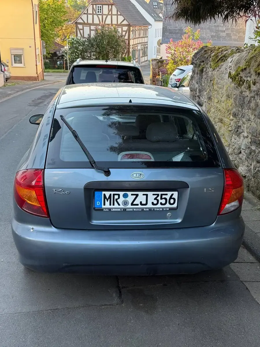 Używany Kia Rio 98 KM (72 kW) 2001 Szary Hatchback