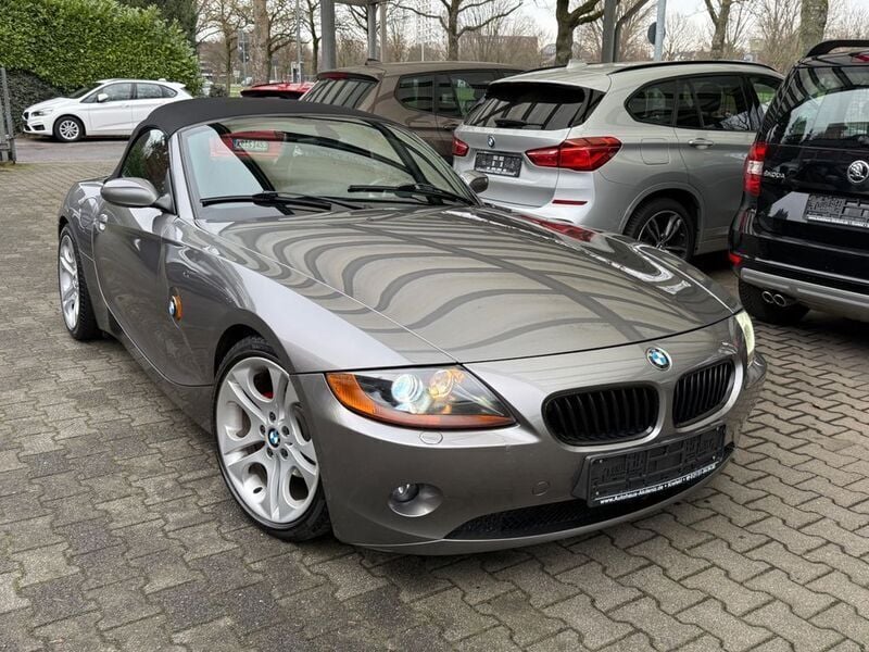Grau Gebraucht 2003 BMW Z4 Sport Line Cabrio | 9.950 € (Guter Preis) - Bild 1/4