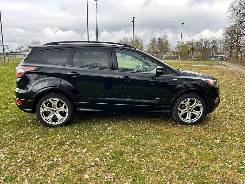 Gebraucht Ford Kuga ST-Line 150 PS (110 kW) 2016 Schwarz SUV