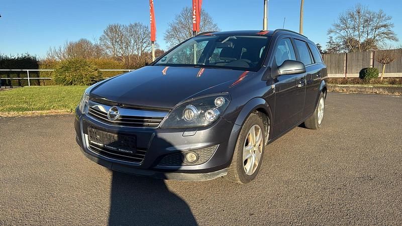 Grau Gebraucht 2010 Opel Astra Kombi | 2.200 € (Guter Preis) - Bild 1/4