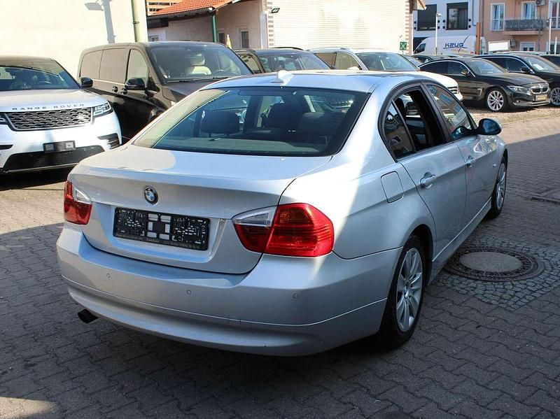 Gebraucht BMW 320 150 PS (110 kW) 2007 Titansilber metallic Limousine