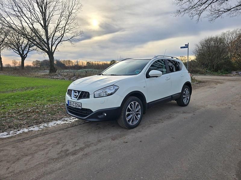 Weiß Gebraucht 2012 Nissan Qashqai Tekna SUV | 8.999 € (Etwas zu teuer) - Bild 1/4