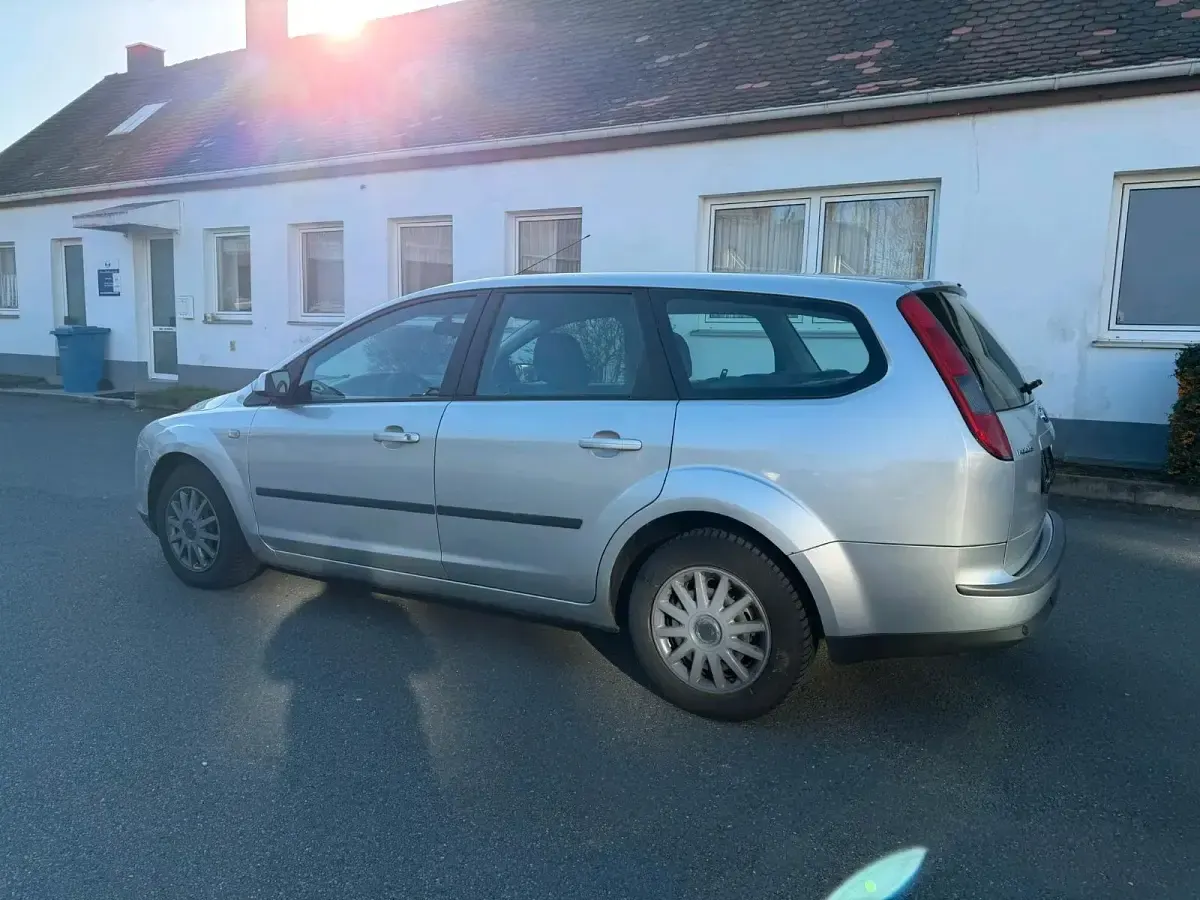 Używany Ford Focus 109 KM (80 kW) 2006 Srebrny Kombi