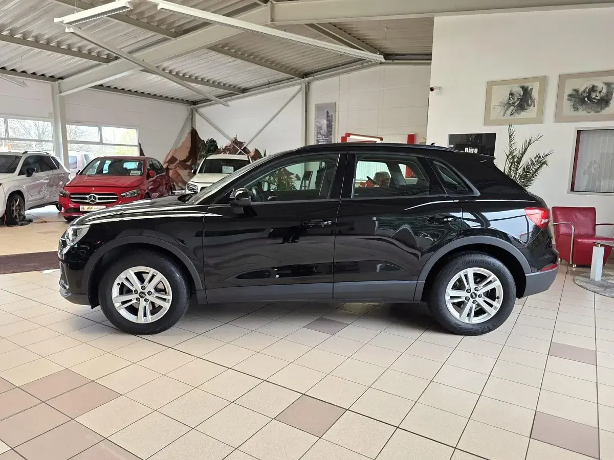 Gebraucht Audi Q3 Basis 150 PS (110 kW) 2021 Mythosschwarz metallic SUV