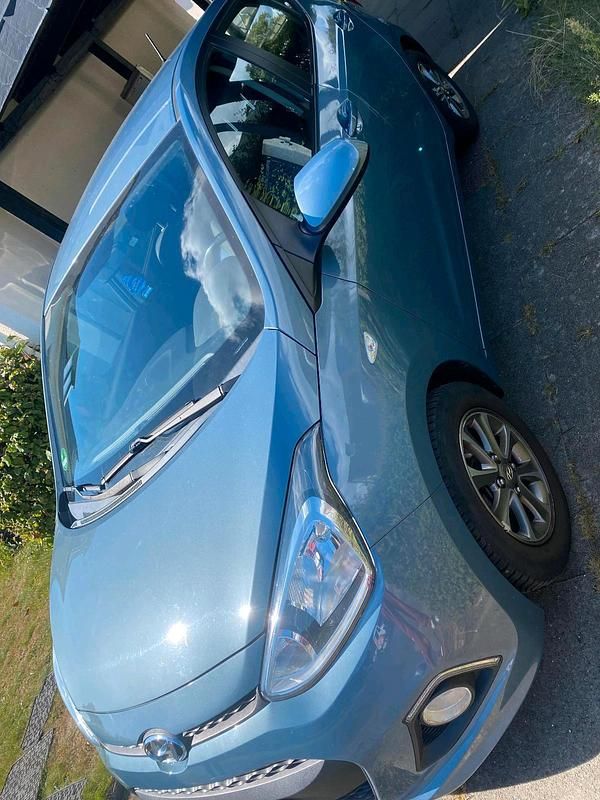 Blau Gebraucht 2015 Hyundai i10 Kleinwagen | 6.500 € (Fairer Preis) - Bild 1/4