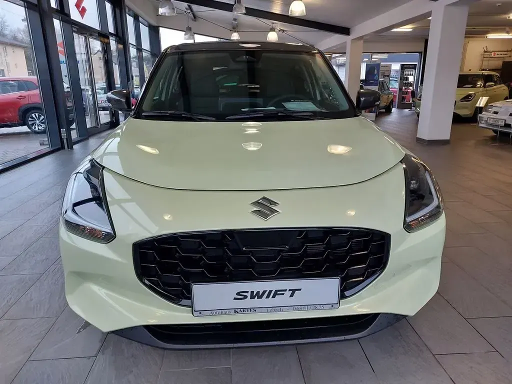 Neu Suzuki Swift Comfort+ 83 PS (61 kW) 2026 Gruen Kleinwagen