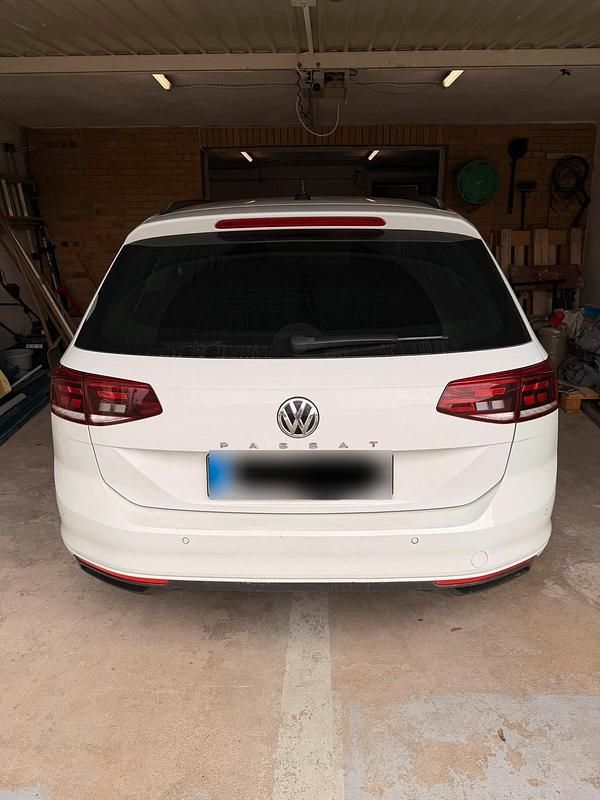 Gebraucht VW Passat 150 PS (110 kW) 2020 Weiß Kombi
