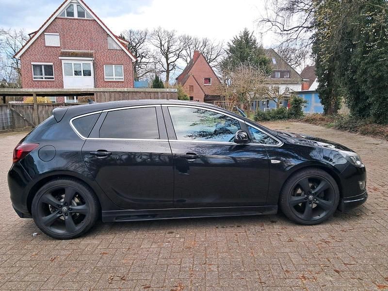 Gebraucht Opel Astra 181 PS (133 kW) 2010 Schwarz Limousine