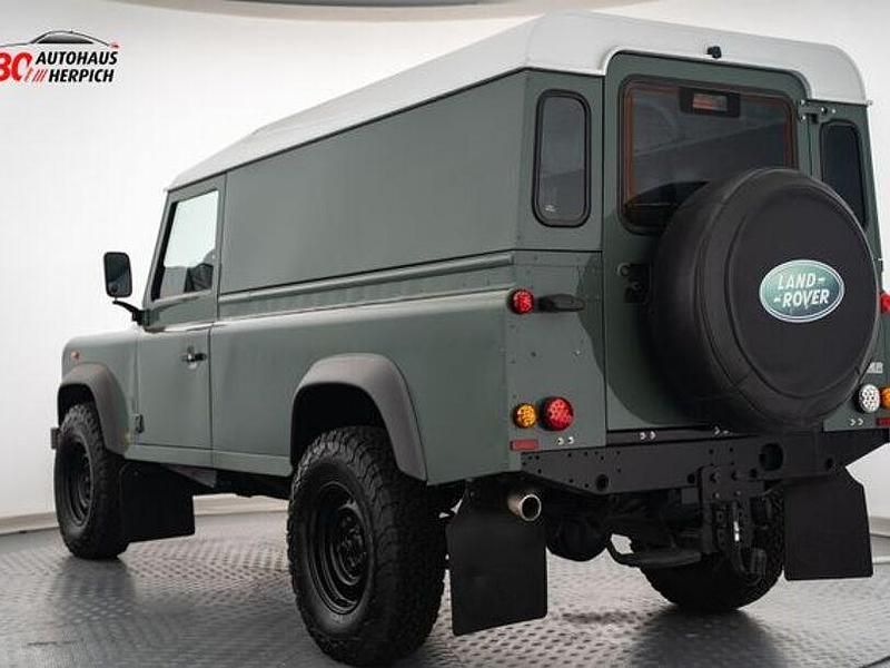 Gebraucht Land Rover Defender 122 PS (89 kW) 2011 Keswick green SUV
