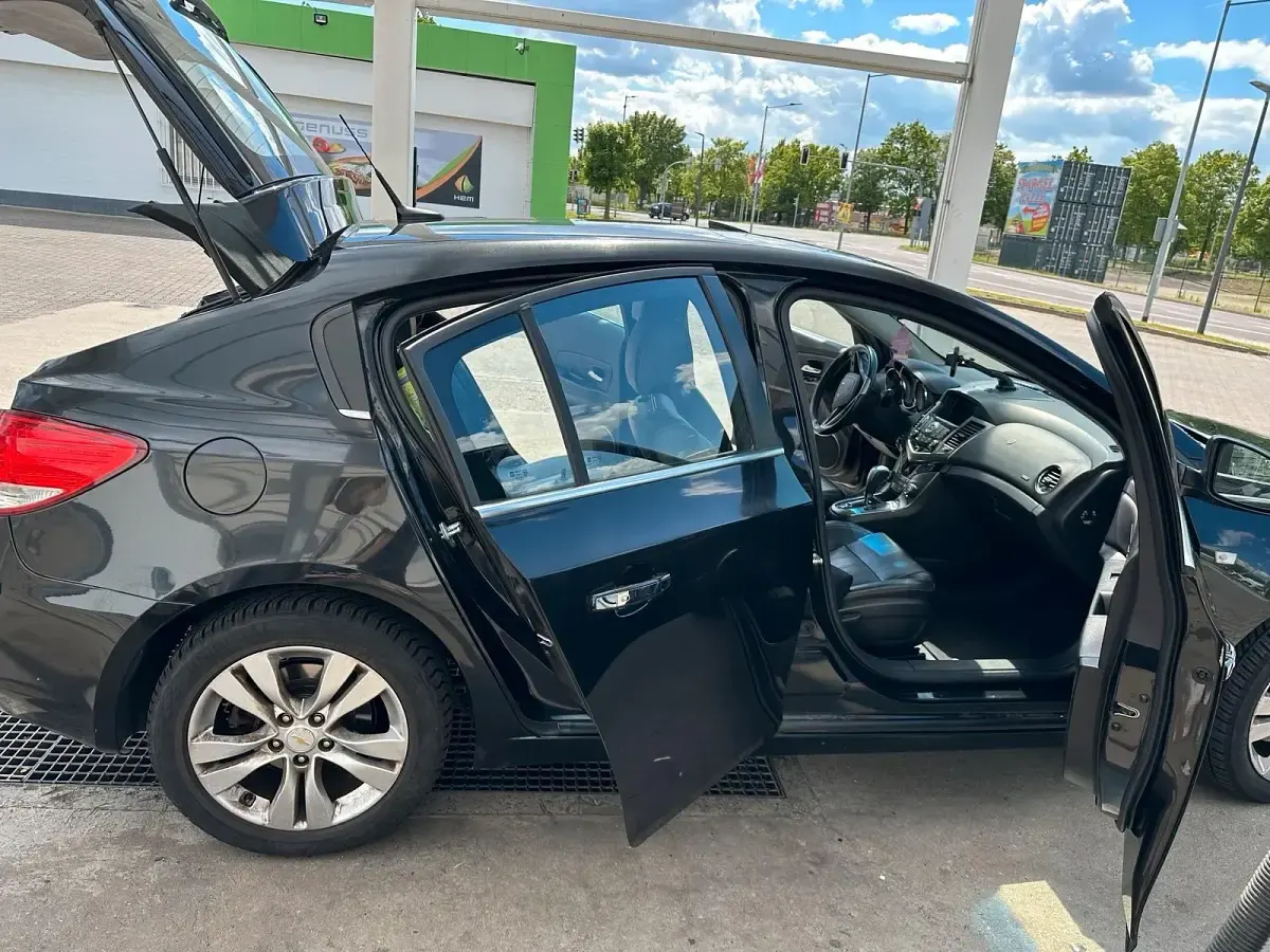Używany Chevrolet Cruze 2013 Czarny Kombi