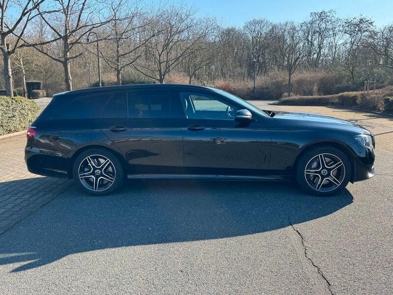 Schwarz Gebraucht 2021 Mercedes E300 Kombi | 35.900 € (Fairer Preis) - Bild 1/4