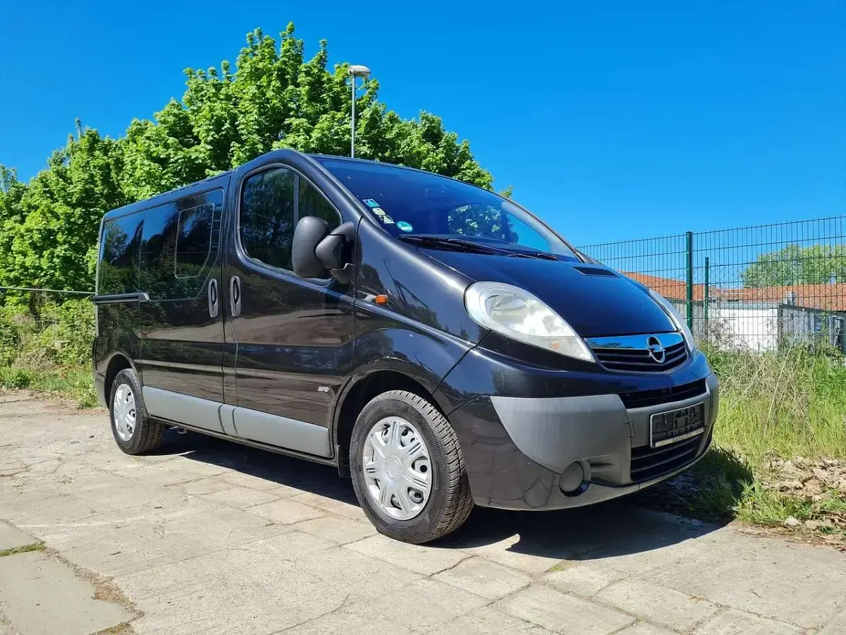 Gebraucht Opel Vivaro 114 PS (83 kW) 2008 Schwarz Van / Kleinbus