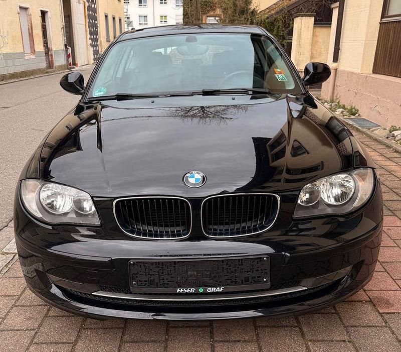 Gebraucht BMW 116 122 PS (89 kW) 2010 Schwarz Kleinwagen