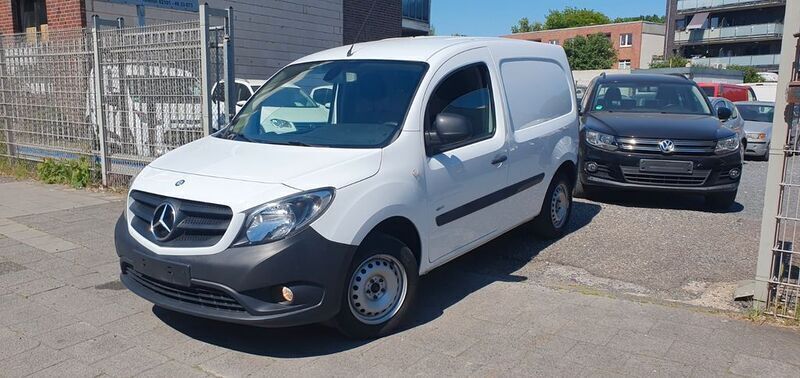 Weiß Gebraucht 2017 Mercedes Citan 109 Van / Kleinbus | 9.990 € (Guter Preis) - Bild 1/4