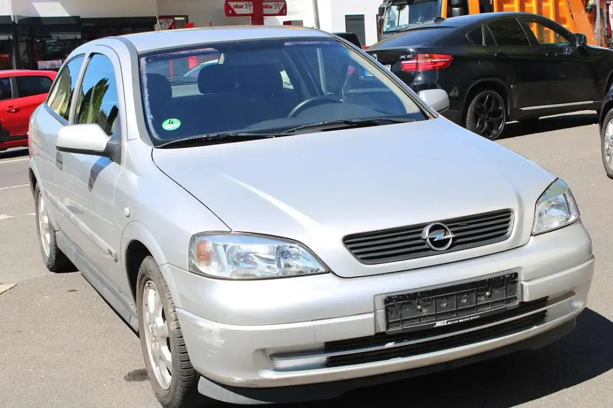 Gebraucht Opel Astra Selection 84 PS (61 kW) 2001 Silber Limousine