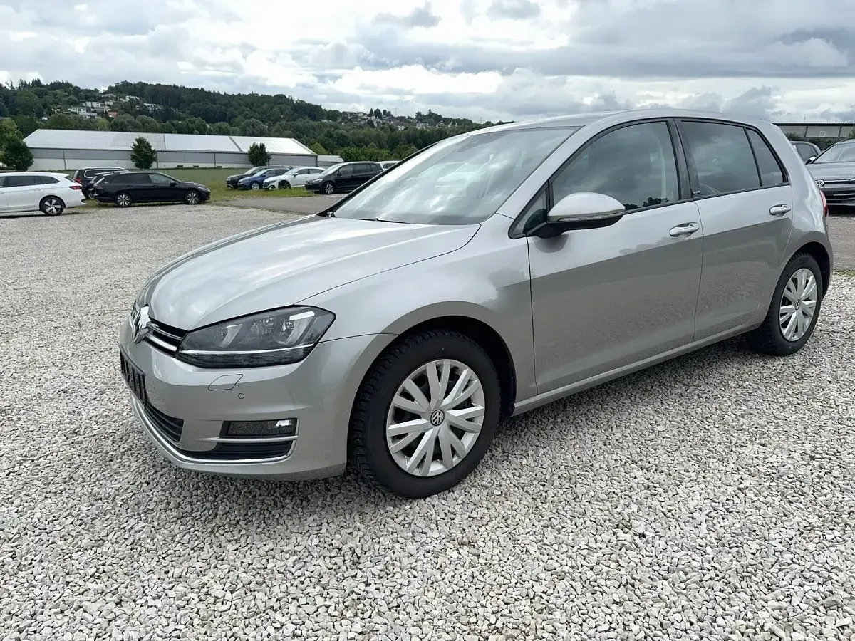 Gebraucht VW Golf VII Allstar 110 PS (80 kW) 2016 Tungsten silver (metallic) Limousine
