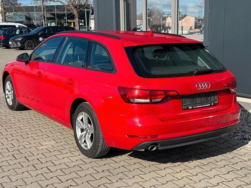 Gebraucht Audi A4 Basis 150 PS (110 kW) 2015 Tangorot metallic Kombi