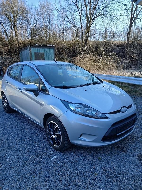 Gebraucht Ford Fiesta 96 PS (70 kW) 2010 Grau Kleinwagen