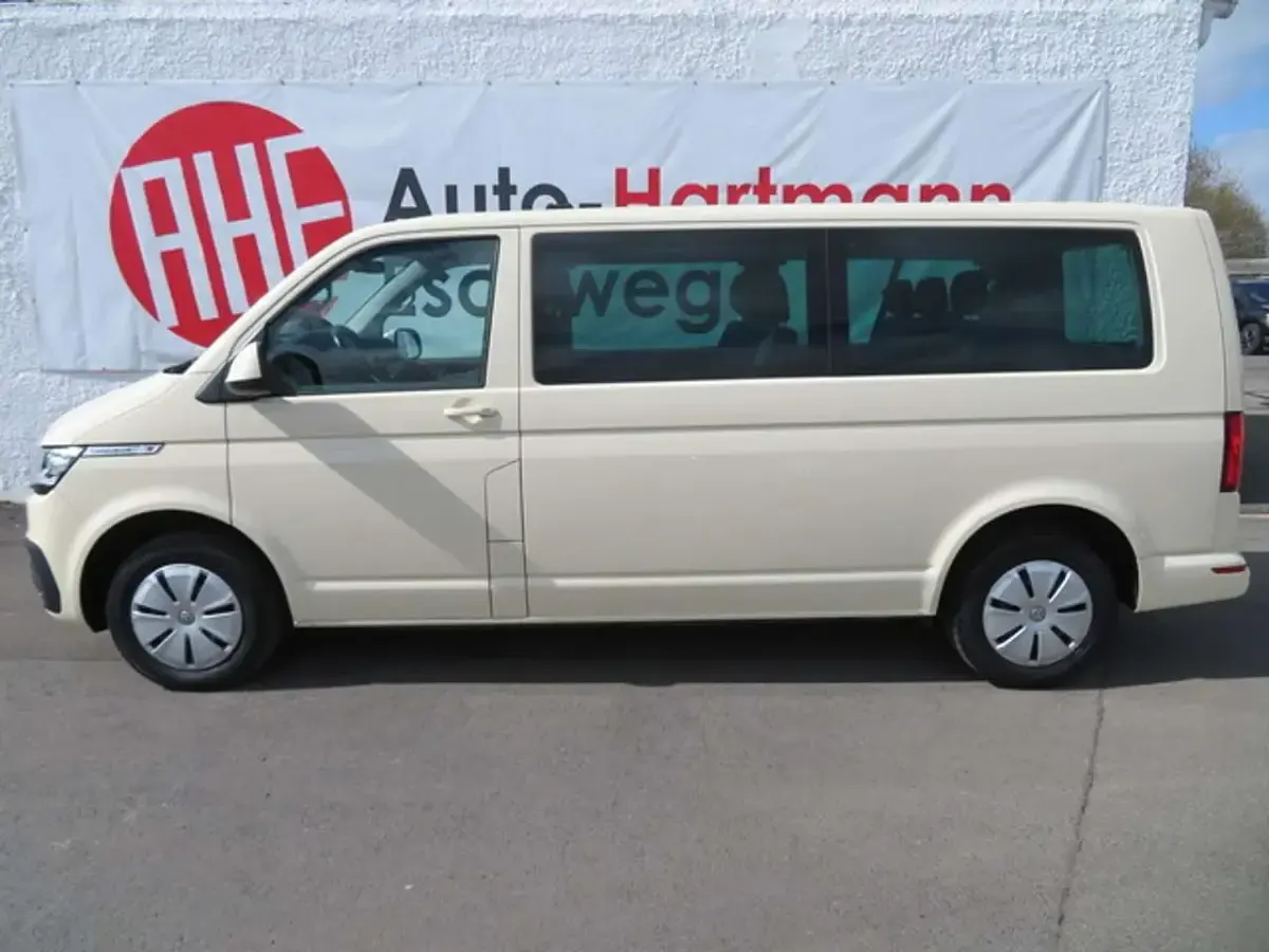Gebraucht VW Caravelle Comfortline 150 PS (110 kW) 2023 Beige Van