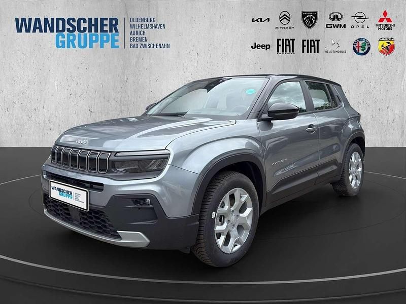 Neu Jeep Avenger Altitude 114 kW (156 PS) 2025 Granite grey mit dach in volca SUV