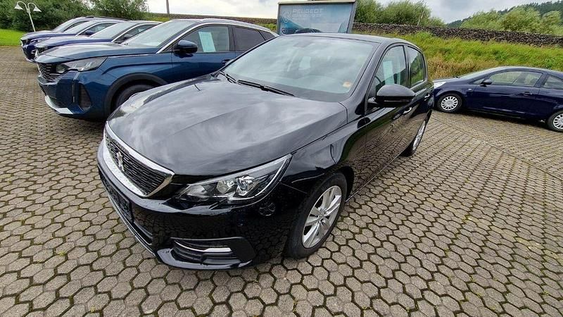 Gebraucht Peugeot 308 Active 131 PS (96 kW) 2019 Schwarz perla nera/metalliclackierung (metallic) Limousine