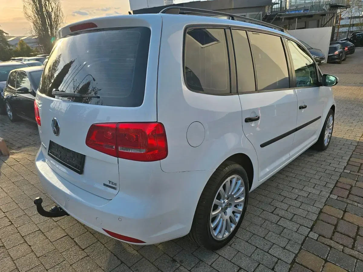 Gebraucht VW Touran 105 PS (77 kW) 2013 Weiß Van / Kleinbus